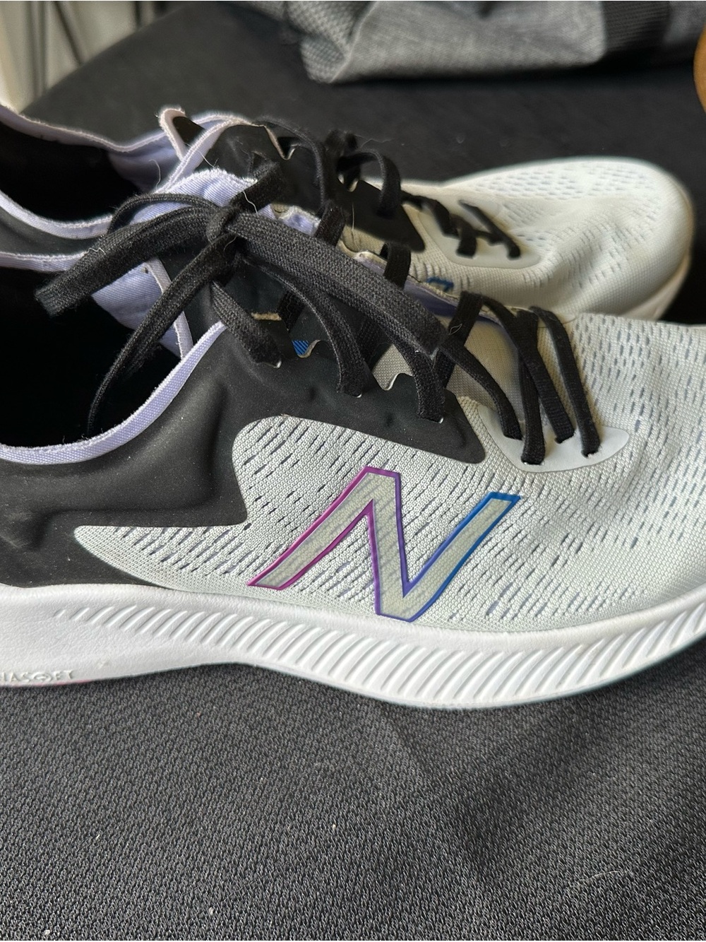 Women’s size 10 New Balance Comfort Insert Running Shoes